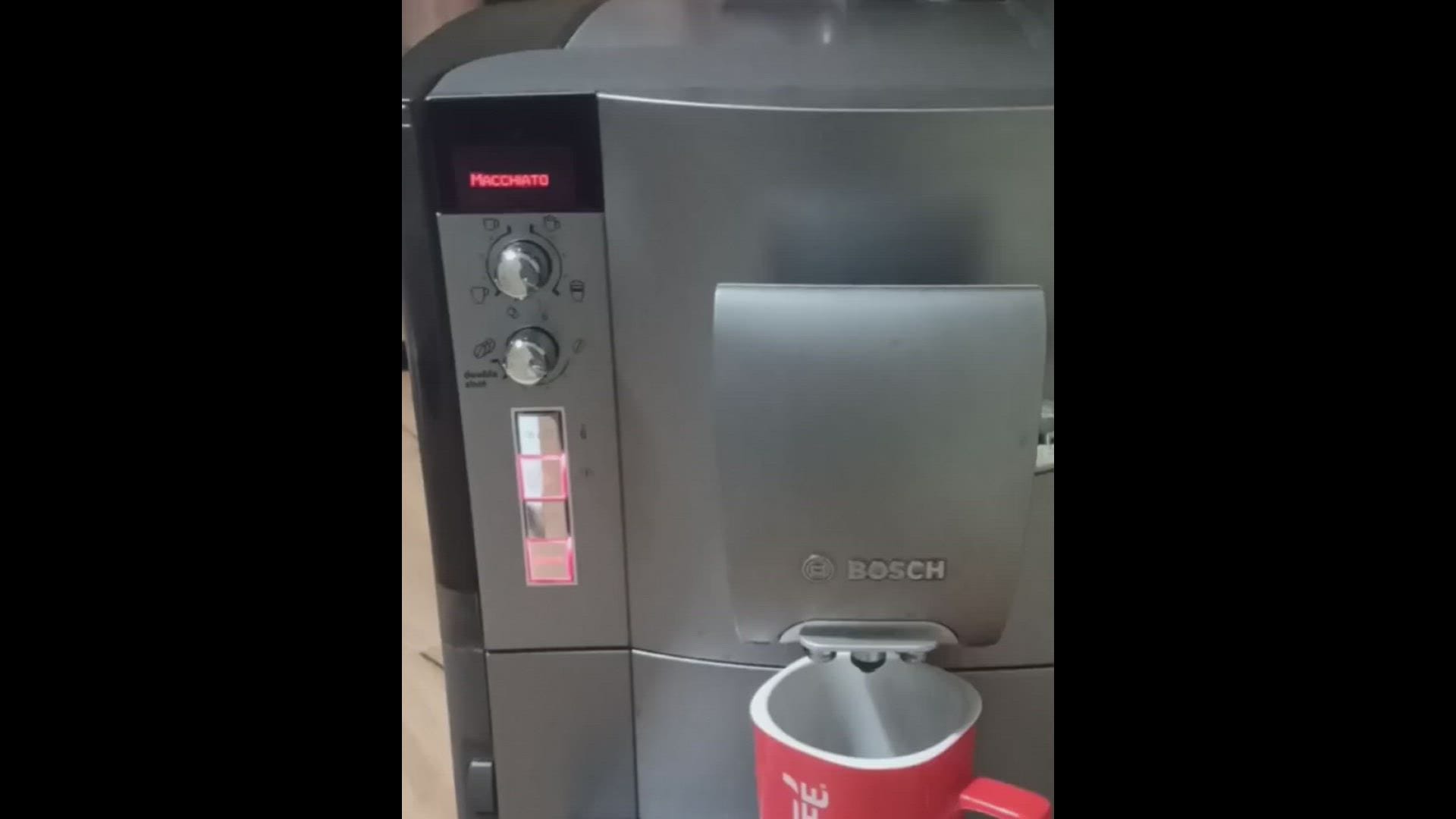ekspres-bosch-ctes32-komunikat-please-wait-woda-si-przecieka