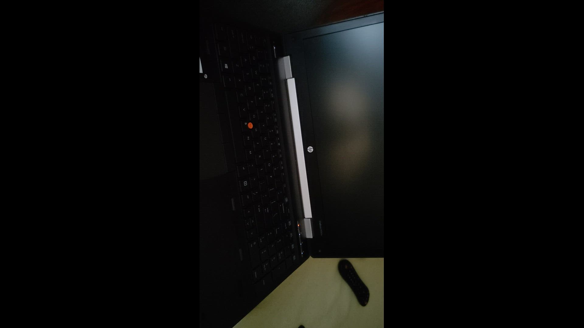 HP 8560w nie włącza się Problem z uruchomieniem, znalezieniem przyczyny